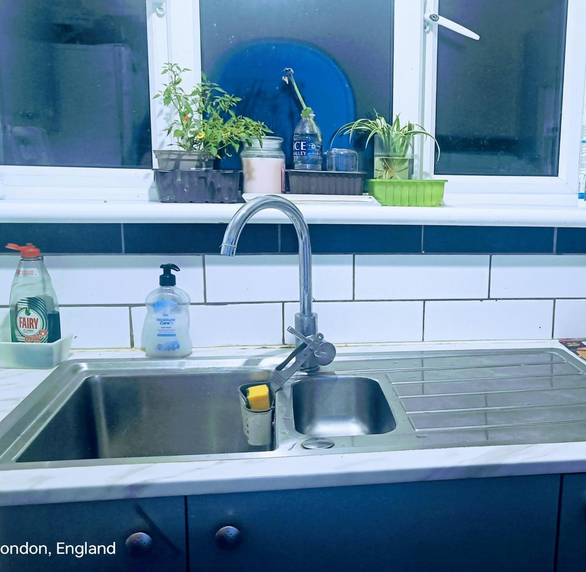London'S Bed With Breakfast & Free Parking Apartment Bagian luar foto